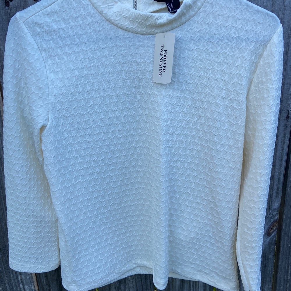 Forever 21 knit too cream color medium top NEW